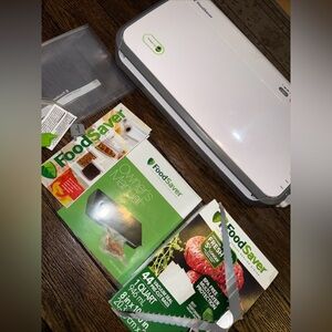FoodSaver FM2100 Vacuum Sealer Machine – White – Tested Working